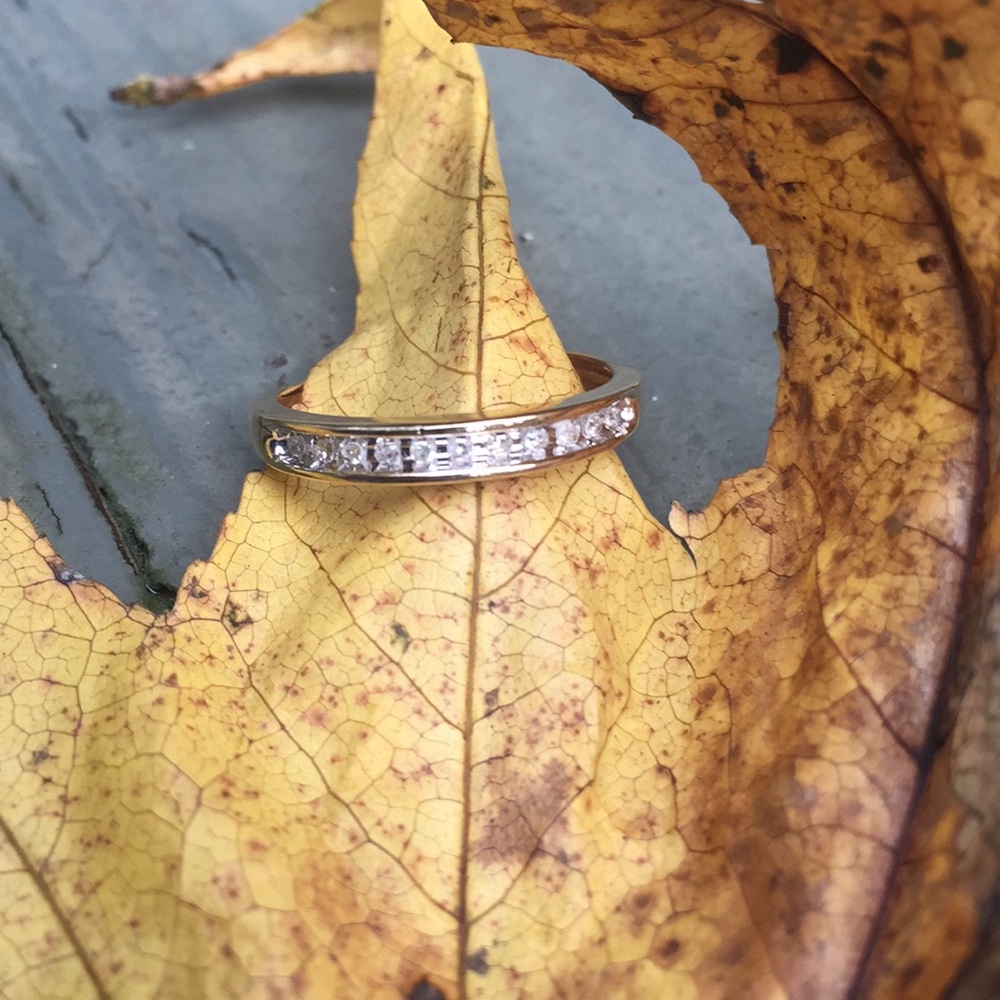11 Diamonds in 10kt Gold - Picture 4 of 11